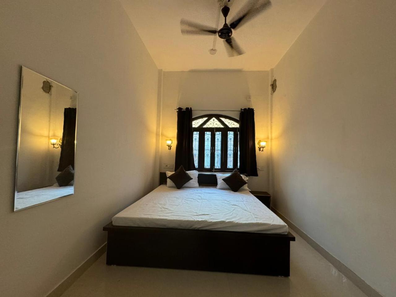 El Profesor Hostel Varanasi