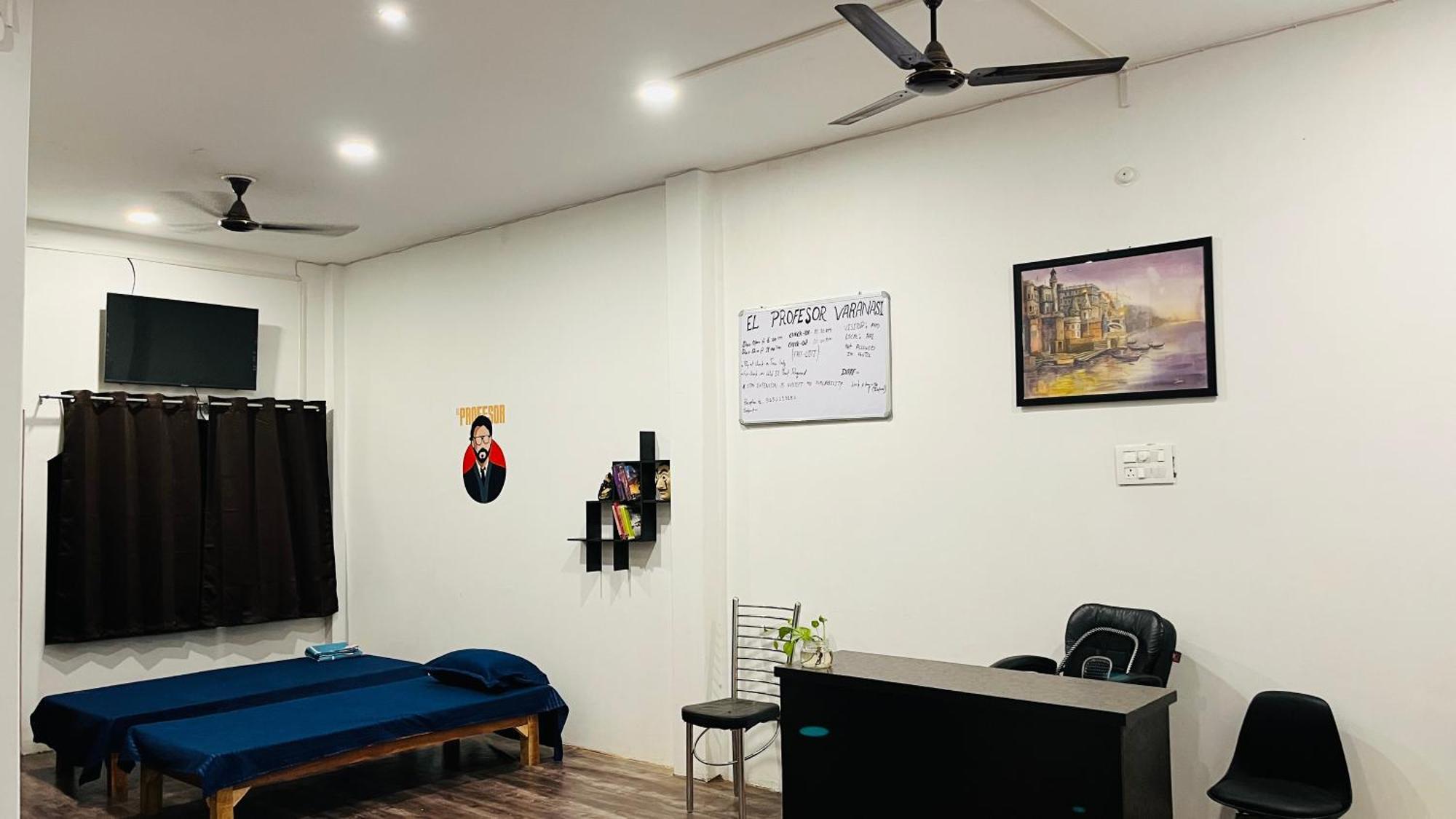 El Profesor Hostel Varanasi